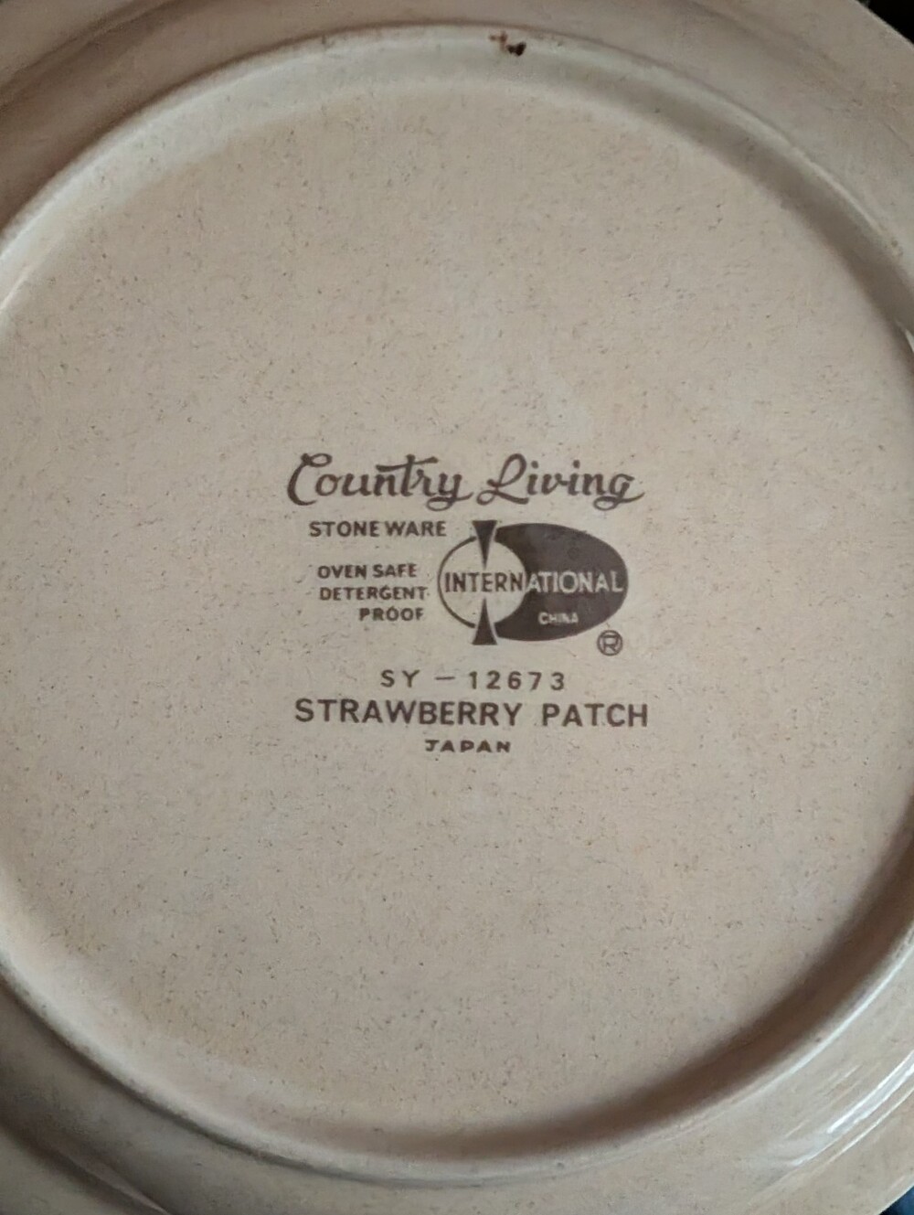 Strawberry Pattern Ceramic Dinner Plate - Red & Tan. 7inch Comes With 2 - Picture 2 of 2